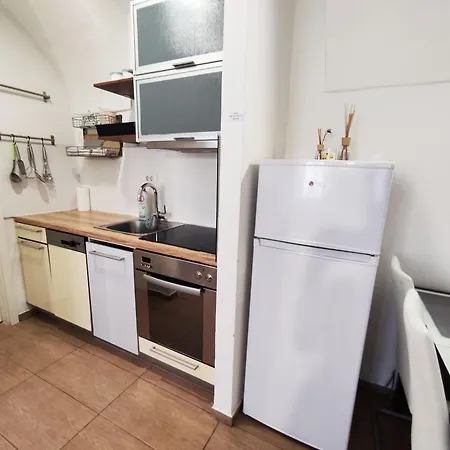 Апартаменти Sisters 3-4 Любляна