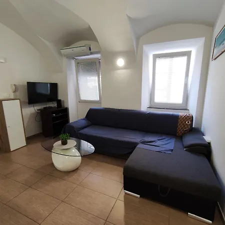 Sisters 3-4 Apartment *