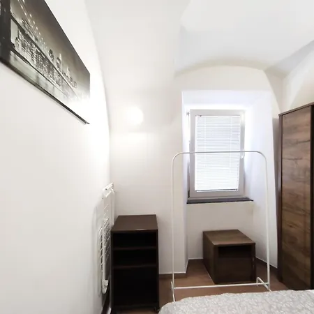 Apartment Sisters 3-4 *