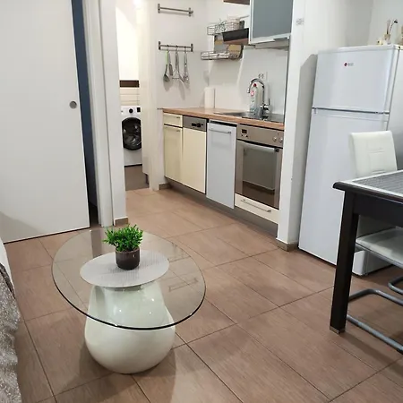 Apartment Sisters 3-4