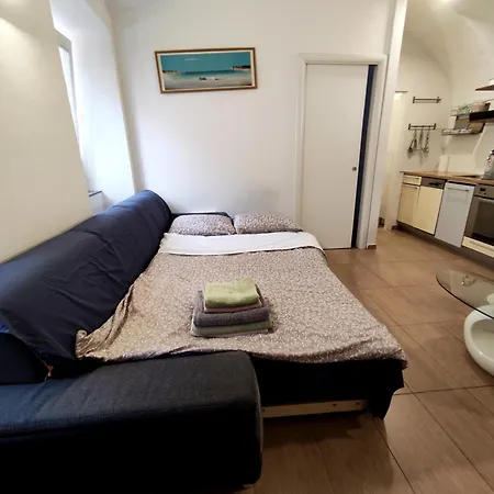 Apartment Sisters 3-4 *