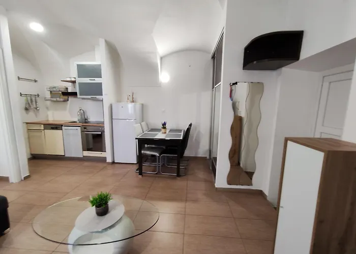 Sisters 3-4 Ljubljana