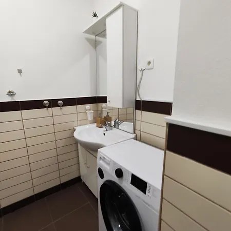 Sisters 3-4 Λιουμπλιάνα